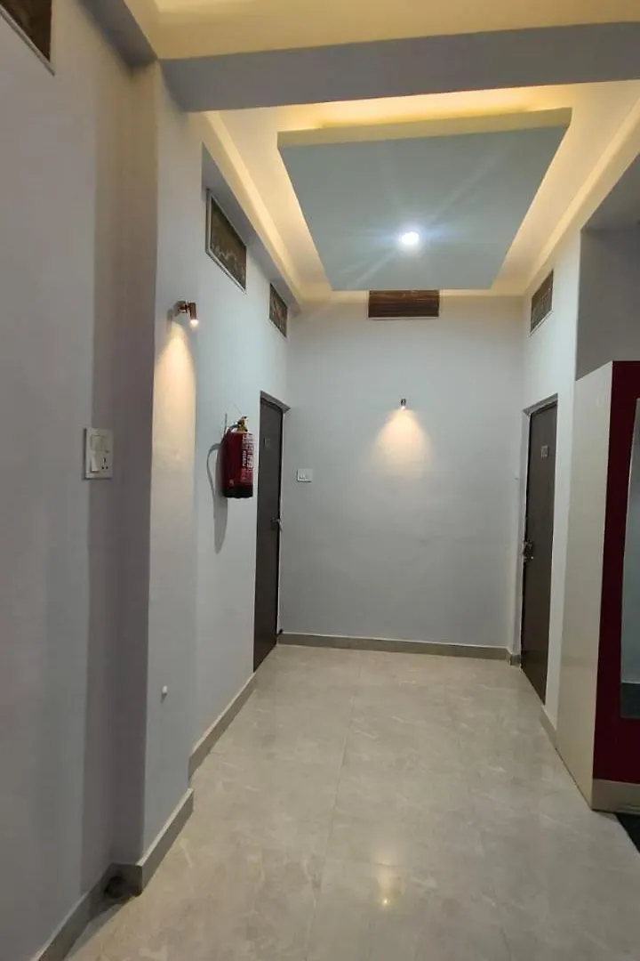 Stay Purvi Ganga Varanasi 2*,